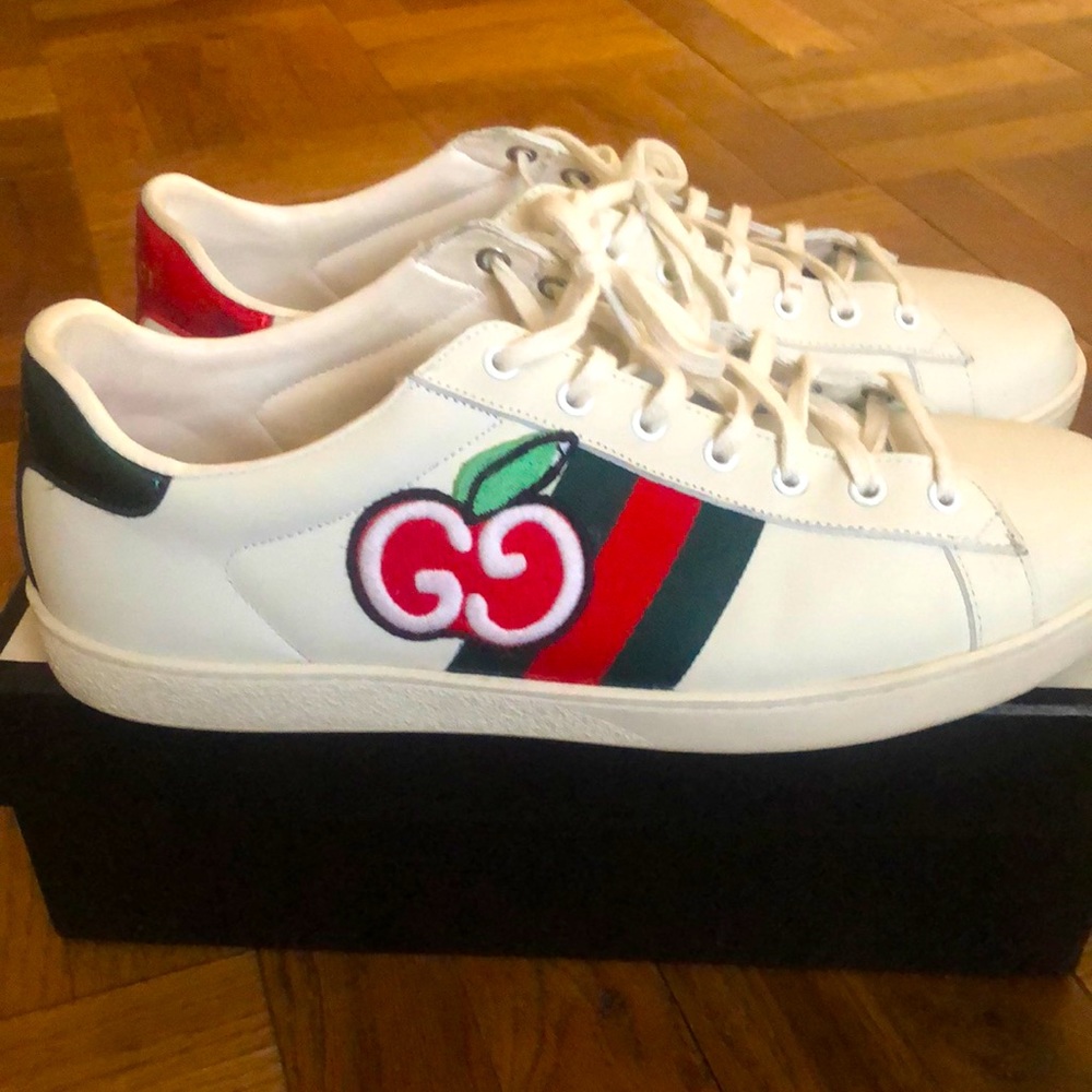 Size 43 worn twice great condition